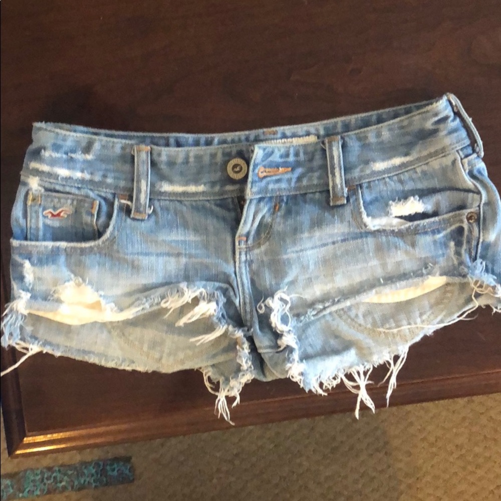 Light destroyed jean shorts